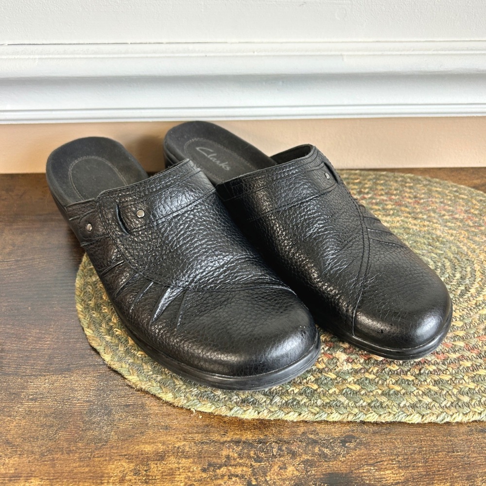 Clarks Womens 9M Black Leather Mules Clogs Pleated Studded Slip On Shoes 35575